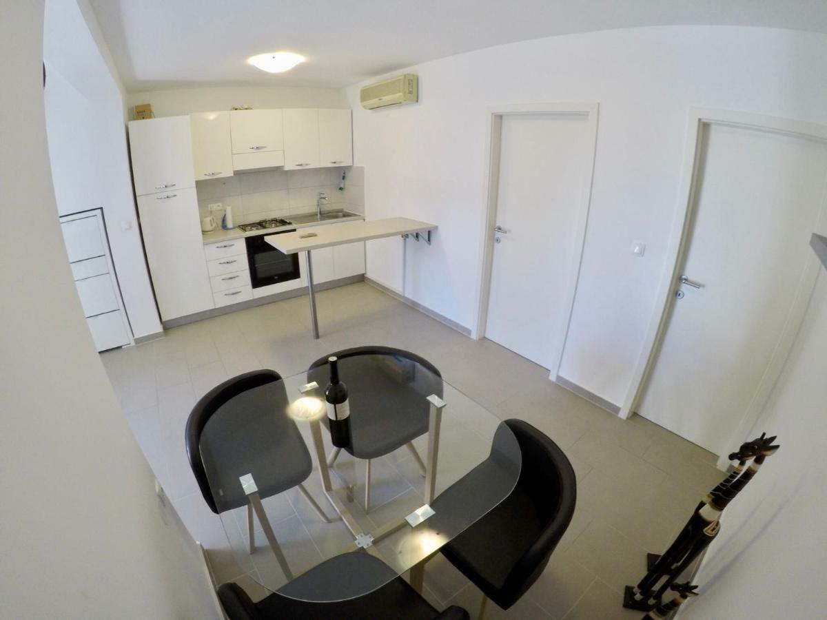 Apartments Lopac Jadranovo Eksteriør bilde